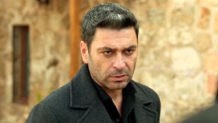 Cihan amenaza de muerte a sus enemigos para salvar la vida de Kaya