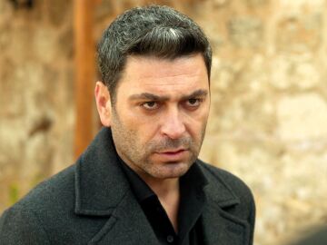 Cihan amenaza de muerte a sus enemigos para salvar la vida de Kaya