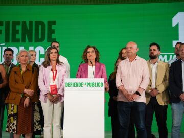 Montero asumirá su escaño como "jefa de la oposición" en Andalucía pero no asegura si estará cuatro años Montero asumirá su escaño como "jefa de la oposición" en Andalucía pero no asegura si estará cuatro años