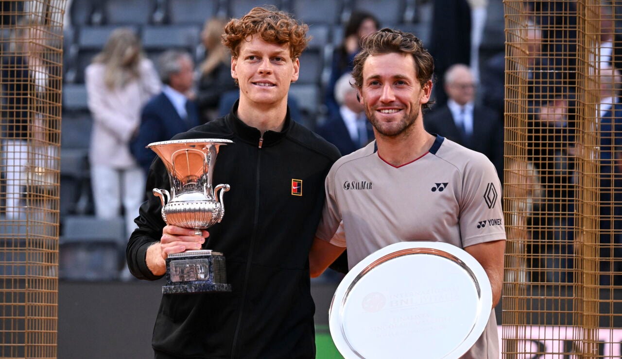 Jannik Sinner y Casper Ruud, tras la final del Masters de Roma