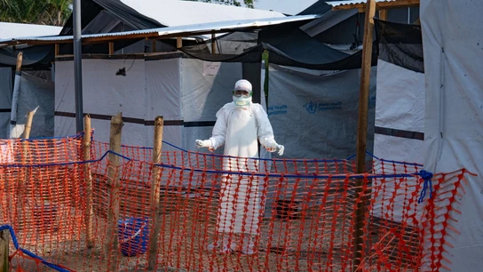 Sanitarios en el Congo tratan el ébola Sanitarios en el Congo tratan el ébola