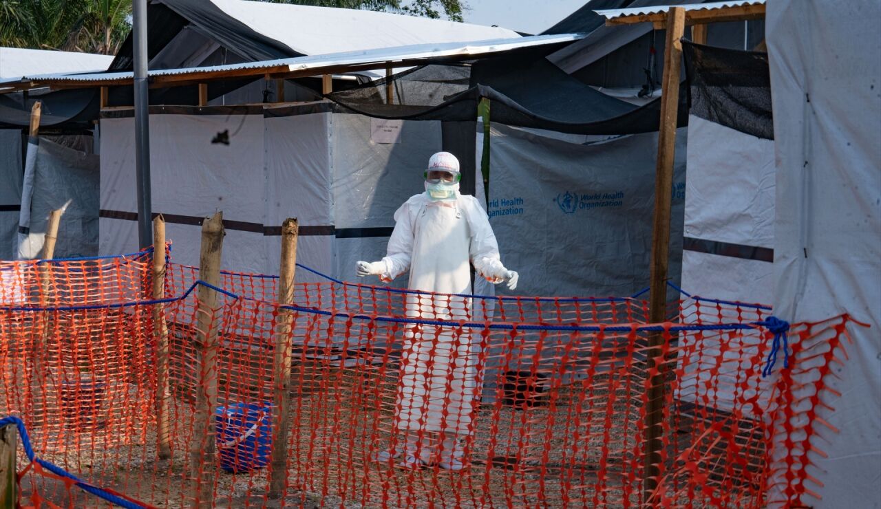 Sanitarios en el Congo tratan el &eacute;bola