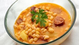 Alubias blancas con chorizo y jam&oacute;n, de Argui&ntilde;ano: "Qu&eacute; forma tan sencilla de comer un platazo"