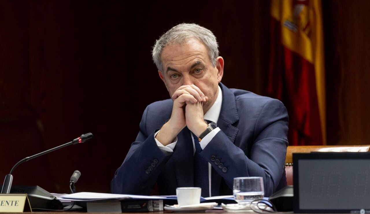 El juez imputa a Zapatero por el 'caso Plus Ultra' y la Polic&iacute;a registra su despacho y la empresa de sus hijas