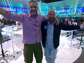 El final feliz de José Manuel Parada en Pasapalabra: bailando ‘Resistiré’ con Roberto Leal El final feliz de José Manuel Parada en Pasapalabra: bailando ‘Resistiré’ con Roberto Leal
