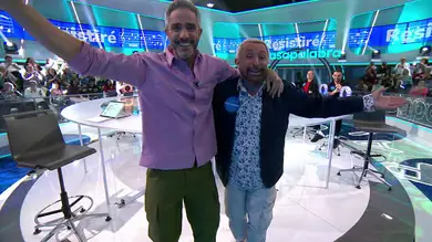 El final feliz de José Manuel Parada en Pasapalabra: bailando ‘Resistiré’ con Roberto Leal El final feliz de José Manuel Parada en Pasapalabra: bailando ‘Resistiré’ con Roberto Leal