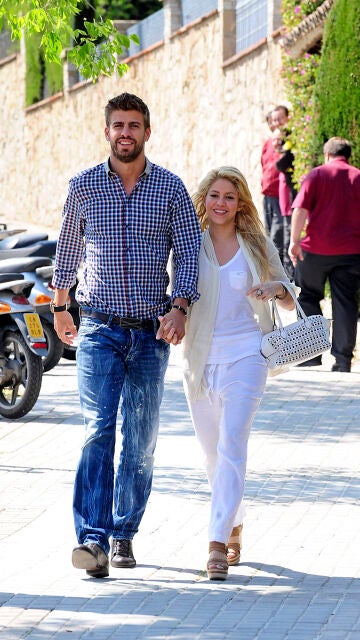Piqué y Shakira paseando por Barcelona en 2011
