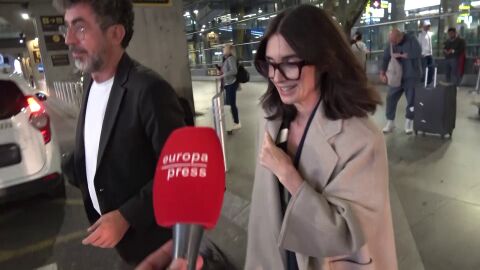 Paz Vega con la prensa en el aeropuerto