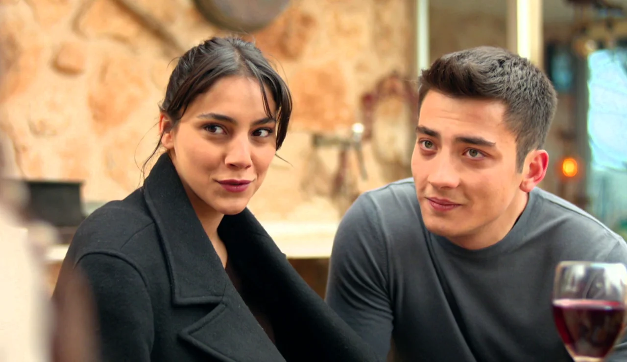 Alya y Kadir se alían a espaldas de Cihan para proteger la boda de Kaya
