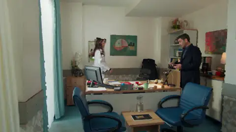 “Está ligando contigo”: Cihan no puede ocultar su incomodidad al ver a Ugur con Alya “Está ligando contigo”: Cihan no puede ocultar su incomodidad al ver a Ugur con Alya