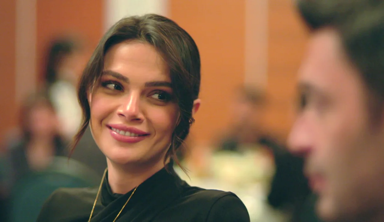 Cihan, rendido ante el éxito de su mujer: “Eres el orgullo de esta familia, Alya”