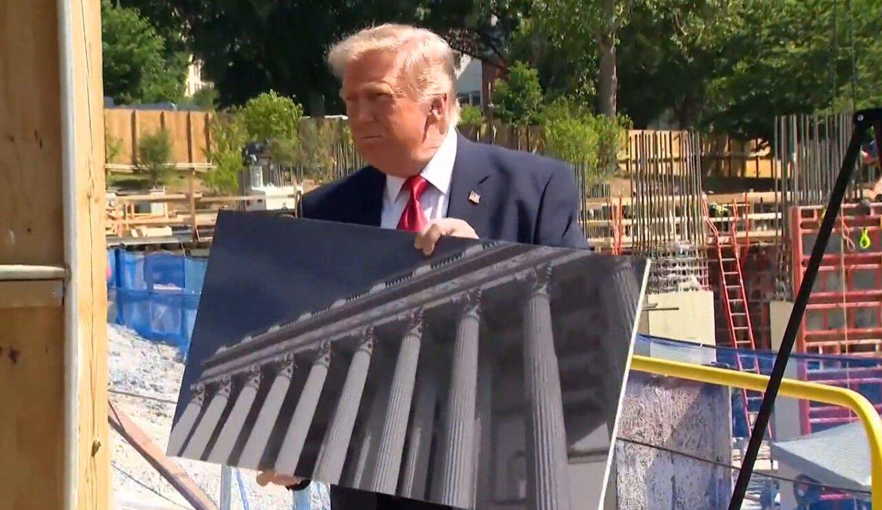 Donald Trump defiende su sal&oacute;n de baile.