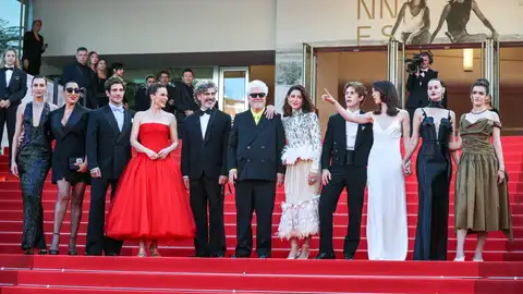 Nievez Alvarez, Rossy De Palma, Quim Gutierrez, Aitana Sanchez-Gijon, Leonardo Sbaraglia, Pedro Almodovar, Barbara Lennie, Patrick Criado, Victoria Luengo, Milena Smit y Amaia Romero presentando en Cannes Amarga Navidad Nievez Alvarez, Rossy De Palma, Quim Gutierrez, Aitana Sanchez-Gijon, Leonardo Sbaraglia, Pedro Almodovar, Barbara Lennie, Patrick Criado, Victoria Luengo, Milena Smit y Amaia Romero presentando en Cannes Amarga Navidad