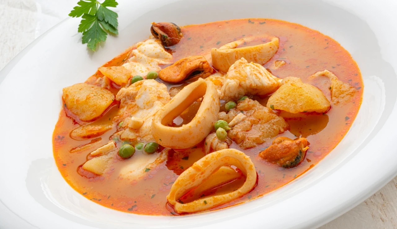 Caldereta de rape con mejillones