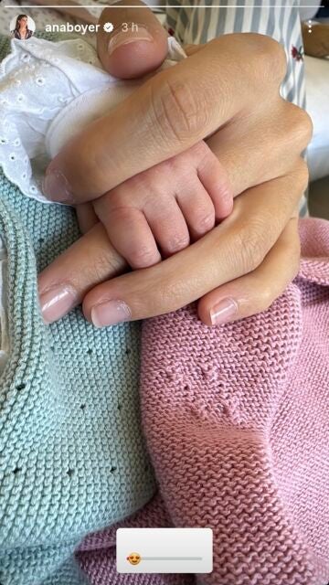 Ana Boyer compartiendo una foto con su hija Mía