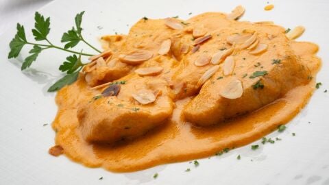 Medallones de pollo con salsa de almendras