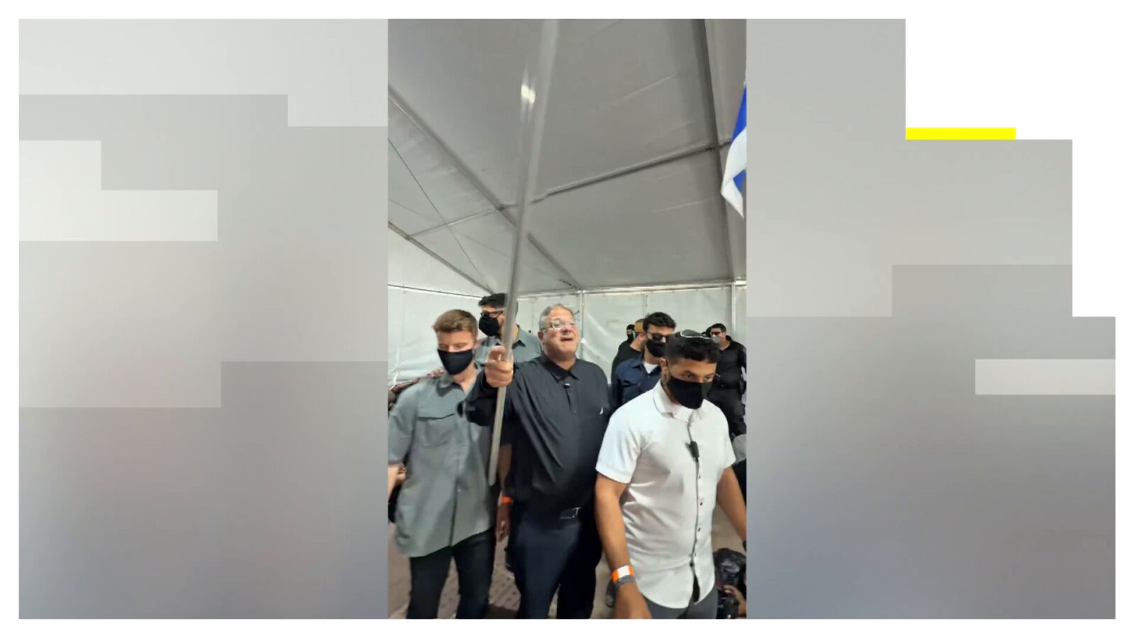Las imágenes del ministro de seguridad de Israel burlándose de los activistas de la flotilla que se dirigía a Gaza dan la vuelta al mundo