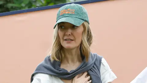 Marta Ortega con una de las gorras de la nueva colección de Zara con Bad Bunny Marta Ortega con una de las gorras de la nueva colección de Zara con Bad Bunny