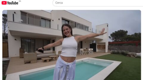 Laura Escanes en su casa de Menorca