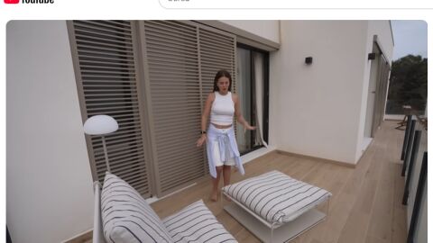 Terraza de la planta de arriba de la casa de Menorca de Laura Escanes