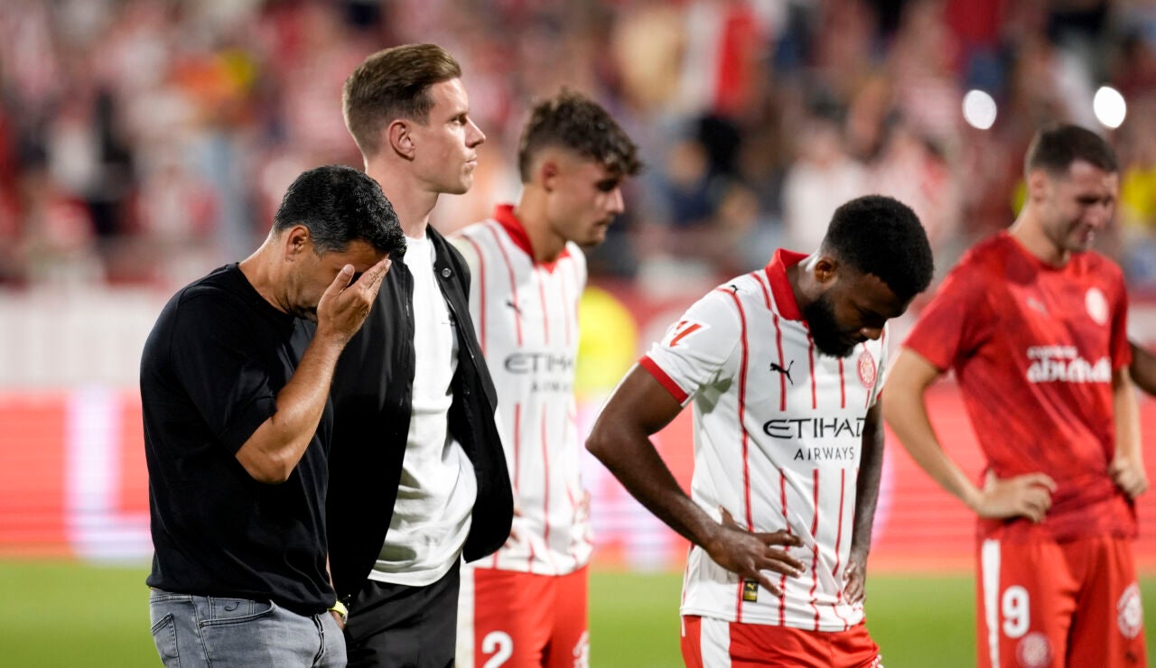 Los jugadores del Girona, tras confirmarse su descenso
