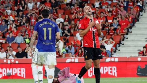 Muriqi se desespera tras una ocasi&oacute;n fallida ante el Oviedo