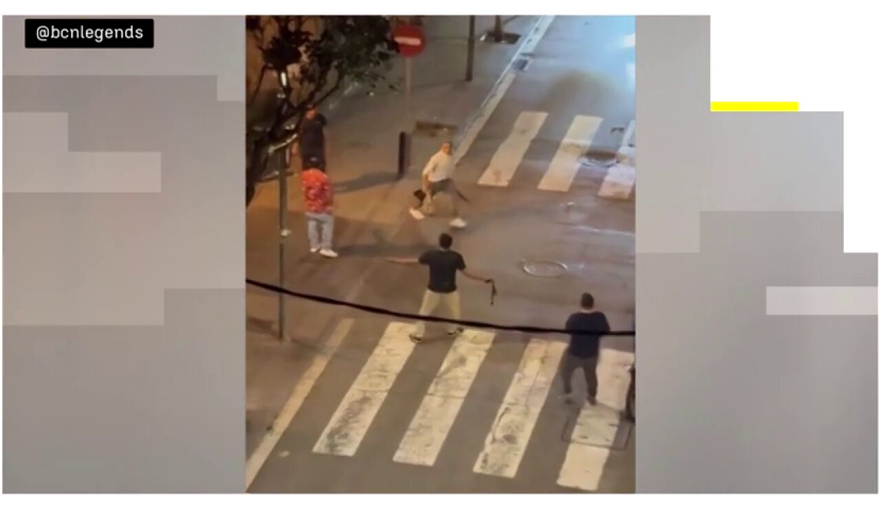 El v&iacute;deo del momento en el que un hombre recibe una pu&ntilde;alada en la calle Xile en Badalona