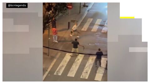 El v&iacute;deo del momento en el que un hombre recibe una pu&ntilde;alada en la calle Xile en Badalona