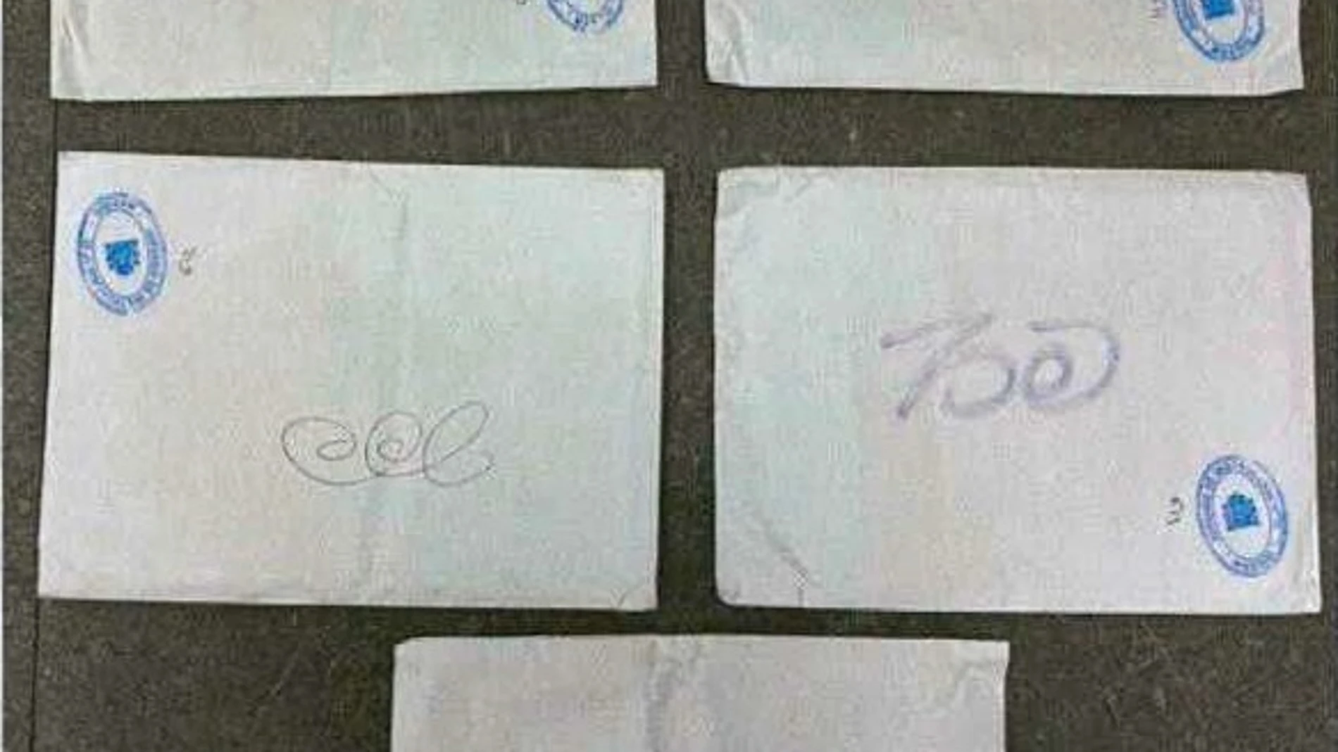 Imagen de los sobres blancos con distintos caracteres que incluían dinero hallados en el domicilio de Julio Martínez Martínez Imagen de los sobres blancos con distintos caracteres que incluían dinero hallados en el domicilio de Julio Martínez Martínez