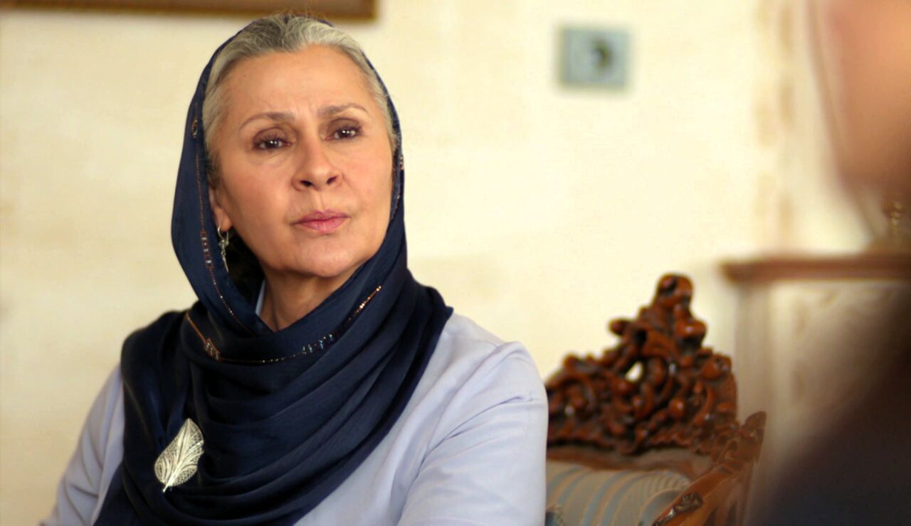 Sadakat le ofrece a Alya una salida si acepta divorciarse de Cihan, &iquest;aceptar&aacute;?