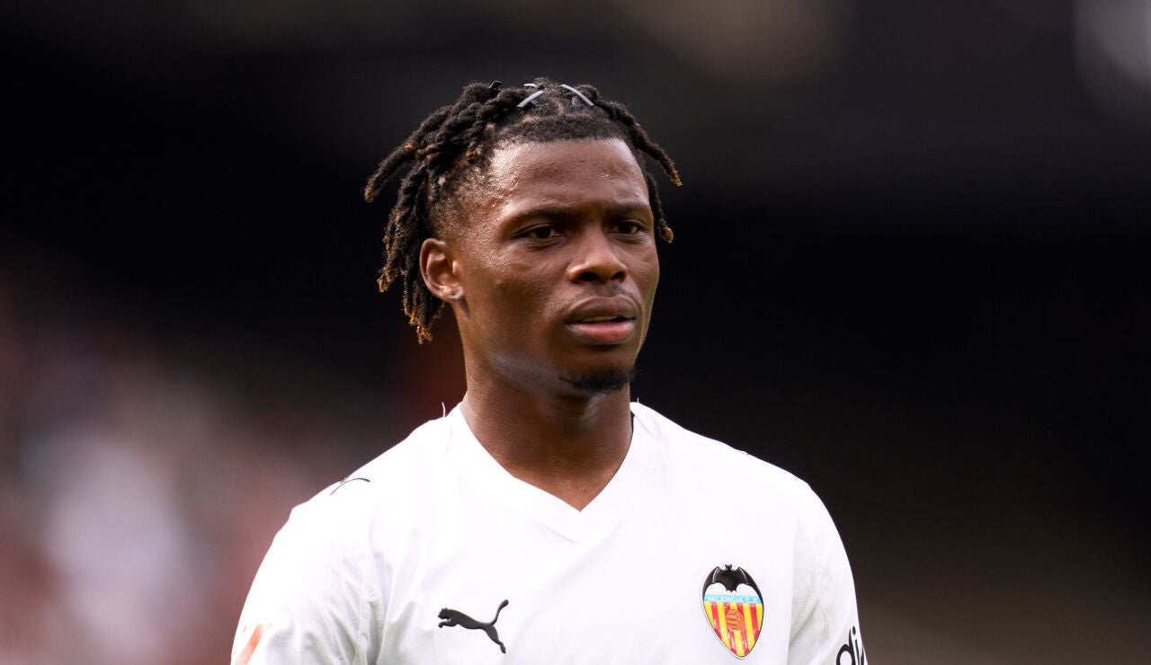 Largie Ramazani en un partido con el Valencia