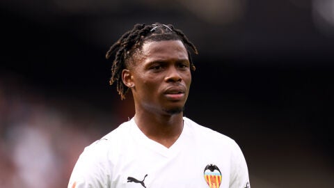 Largie Ramazani en un partido con el Valencia