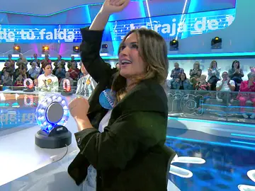 Michelle Calvó, eufórica con Estopa en Pasapalabra: entrega total en La Pista con ‘La raja de tu falda’ Michelle Calvó, eufórica con Estopa en Pasapalabra: entrega total en La Pista con ‘La raja de tu falda’