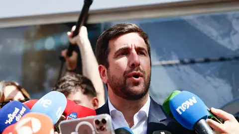 Enrique Riquelme pide un cara a cara con Florentino Pérez Enrique Riquelme pide un cara a cara con Florentino Pérez