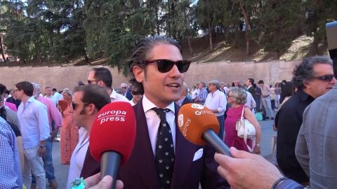 Julián Porras hablando con la prensa