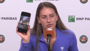 La tenista Kostyuk muestra el ataque cercano a su casa