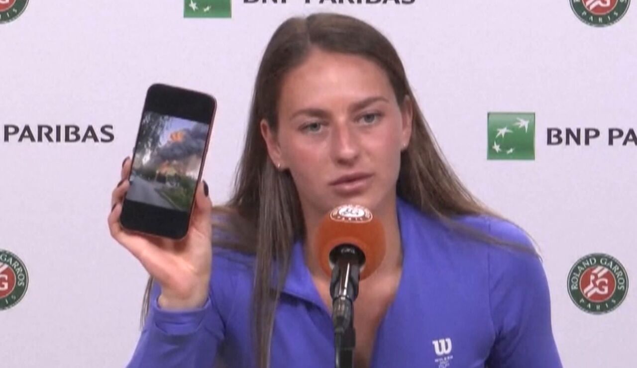 La tenista Kostyuk muestra el ataque cercano a su casa