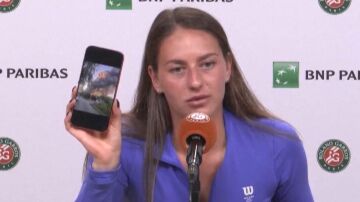 La tenista Kostyuk muestra el ataque cercano a su casa