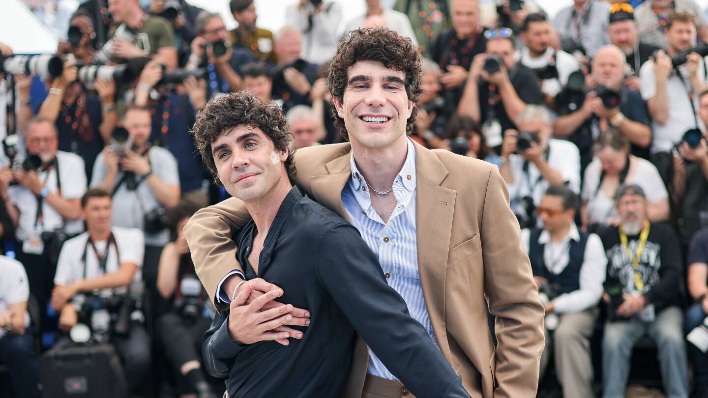 Javier Ambrossi y Javier Calvo en su presentaci&oacute;n de La boda negra en Cannes