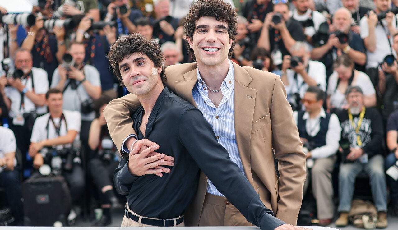 Javier Ambrossi y Javier Calvo en su presentaci&oacute;n de La boda negra en Cannes