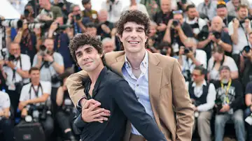 Javier Ambrossi y Javier Calvo en su presentación de La boda negra en Cannes Javier Ambrossi y Javier Calvo en su presentación de La boda negra en Cannes