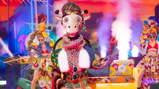 Jirafa revoluciona la Final de Mask Singer a ritmo de reggaetón con ‘La falda’ de Myke Towers Jirafa revoluciona la Final de Mask Singer a ritmo de reggaetón con ‘La falda’ de Myke Towers