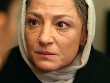 Fidan ve el anillo de Kaya a Zerrin y estalla: "Como se haya atrevido a tocarte, lo mato&rdquo;