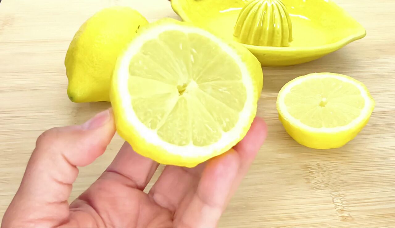 Zumo de lim&oacute;n