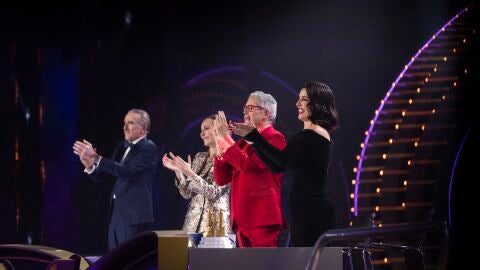 &iquest;Una estrella de Hollywood? El misterioso regalo de Troglodita despierta alocadas teor&iacute;as entre los investigadores 
