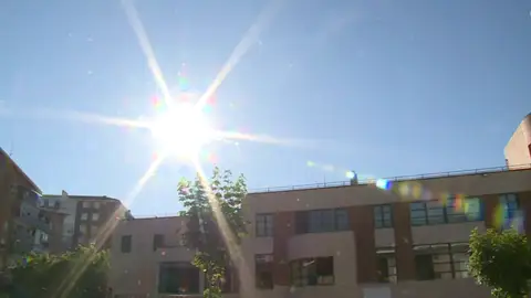 Noches tórridas y colegios a 35 grados: el calor excepcional golpea al País Vasco Noches tórridas y colegios a 35 grados: el calor excepcional golpea al País Vasco