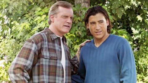 Stephen Collins y Andrew Keegan en 7 en el paraíso