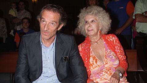 La duquesa de Alba y Alfonso Díez en 2008