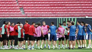 Los jugadores del Rayo Vallecano en el Red Bull Arena de Leipzig