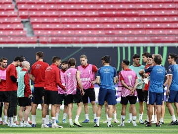 Los jugadores del Rayo Vallecano en el Red Bull Arena de Leipzig